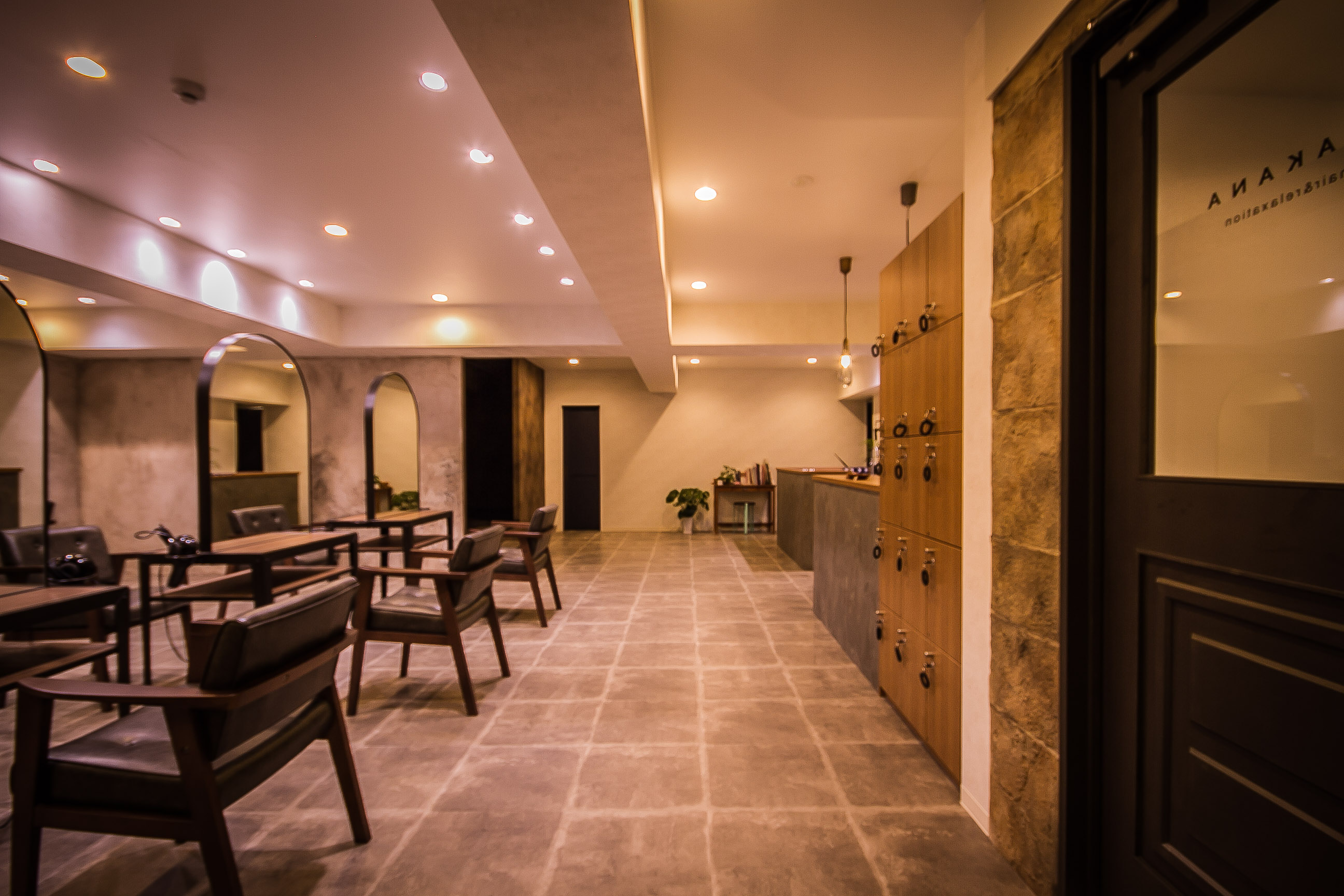 Makana マカナ 大阪 桃山台 奈良 神戸 京都 美容室 美容院 ヘアサロン 工務店 建築 施工 空間デザイン 美容室 美容院 ヘアサロン 開業 独立 人気 エイジング加工 Diy Buildfujita ビルドフジタ 藤田工務店 モルタル造形 Bridge Design ブリッジデザイン 美容室専門工務