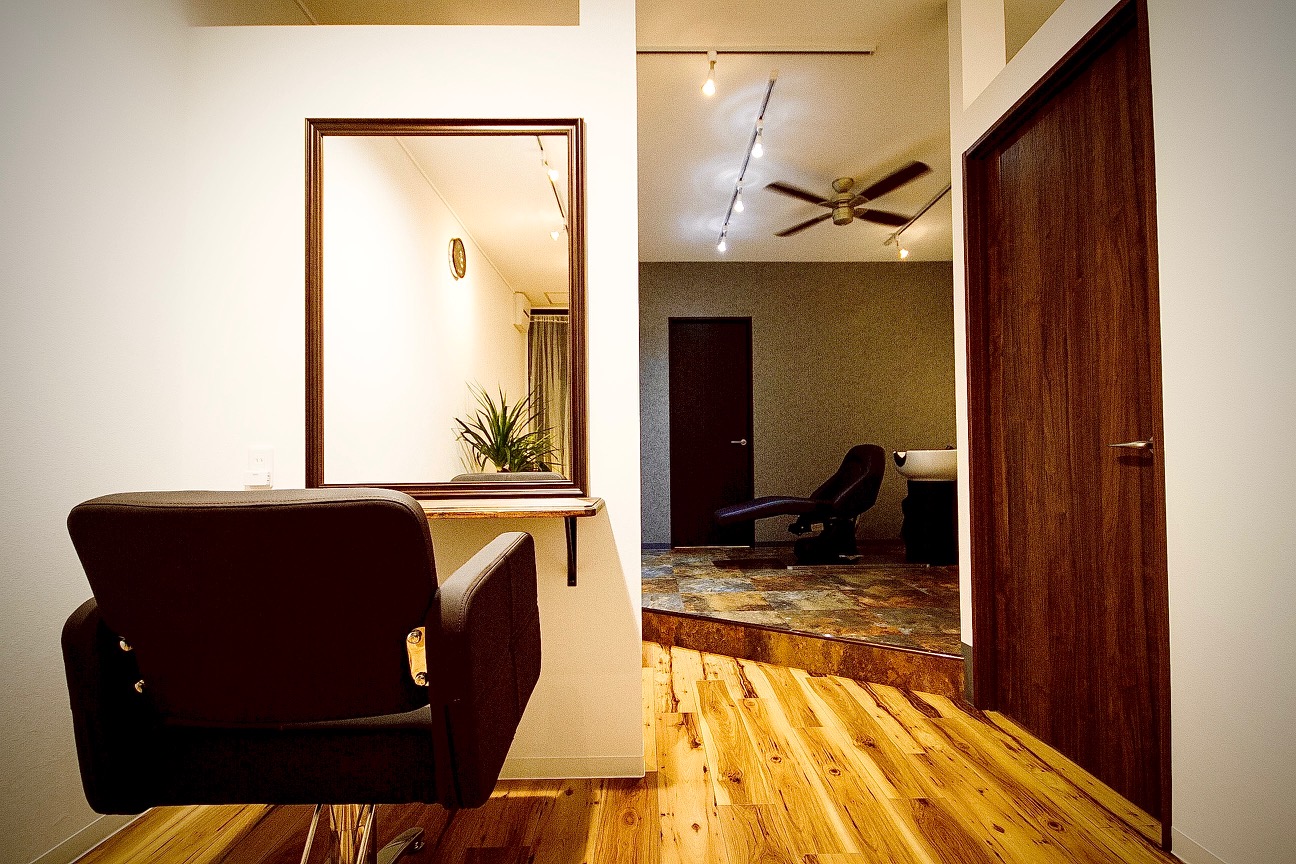 枚方 美容院 美容室 Bijoux ビジュー 7 美容室専門工務店 Bridge Design ブリッジデザイン 大阪 奈良 兵庫 神戸 京都 美容院 開業 ひとり 1人 美容師 設計 出店 独立 内装 改装 リニューアル工事