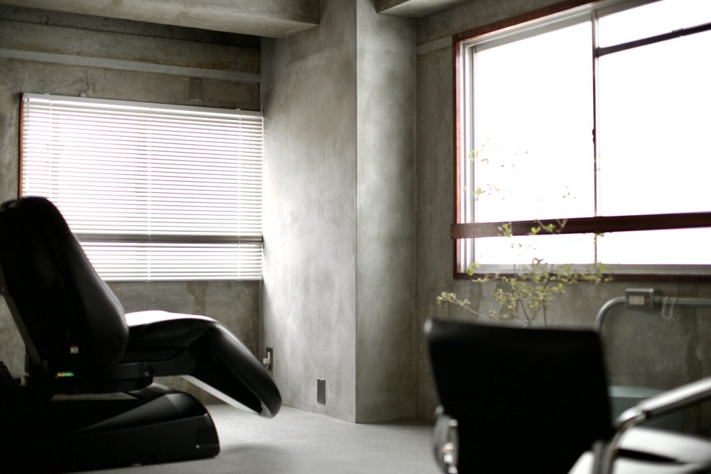 大阪天満橋 kielo hair&spa 美容室 美容院 大阪 奈良 兵庫 神戸 内装 工務店 美容院・美容室の独立開業なら「一回で違いがわかる空間デザイン会社」BRIDGE DESIGNWORK'S ブリッジデザインワークスにお任せください。関西（大阪、奈良、神戸、兵庫、京都）を中心に世界最高峰の店舗デザイン、設計、施工（内装・外装工事）をご提供しています。 独立 成功 失敗 美容師 年収 1人 ひとり