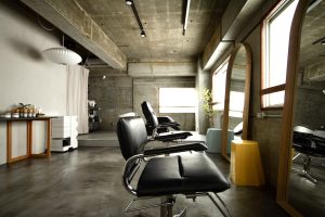 大阪天満橋 kielo hair&spa 美容室 美容院 大阪 奈良 兵庫 神戸 内装 工務店 美容院・美容室の独立開業なら「一回で違いがわかる空間デザイン会社」BRIDGE DESIGNWORK'S ブリッジデザインワークスにお任せください。関西（大阪、奈良、神戸、兵庫、京都）を中心に世界最高峰の店舗デザイン、設計、施工（内装・外装工事）をご提供しています。 独立 成功 失敗 美容師 年収 1人 ひとり