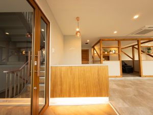 奈良郡山市 relier｜大阪・奈良・兵庫・神戸対応の美容室・美容院内装施工事例美容室 美容院 大阪 奈良 兵庫 神戸 内装 工務店 美容院・美容室の独立開業なら「一回で違いがわかる空間デザイン会社」BRIDGE DESIGNWORK'S ブリッジデザインワークスにお任せください。関西（大阪、奈良、神戸、兵庫、京都）を中心に世界最高峰の店舗デザイン、設計、施工（内装・外装工事）をご提供しています。 独立 成功 失敗 美容師 年収 1人 ひとり