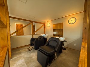 奈良郡山市 relier｜大阪・奈良・兵庫・神戸対応の美容室・美容院内装施工事例美容室 美容院 大阪 奈良 兵庫 神戸 内装 工務店 美容院・美容室の独立開業なら「一回で違いがわかる空間デザイン会社」BRIDGE DESIGNWORK'S ブリッジデザインワークスにお任せください。関西（大阪、奈良、神戸、兵庫、京都）を中心に世界最高峰の店舗デザイン、設計、施工（内装・外装工事）をご提供しています。 独立 成功 失敗 美容師 年収 1人 ひとり